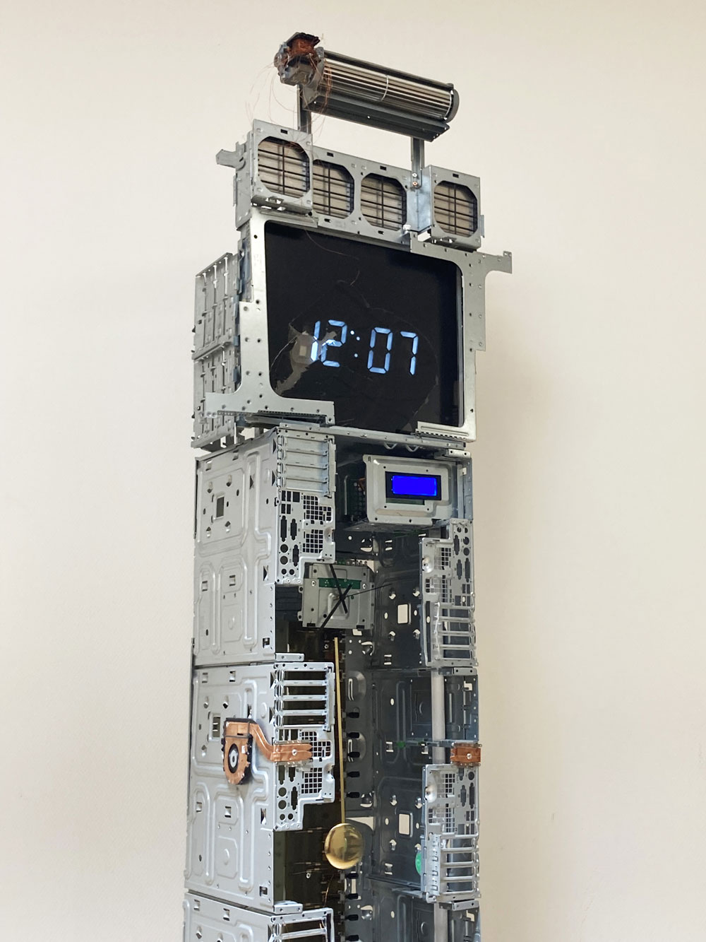 grootmoeders-e-waste-klok-detail-bovenkant